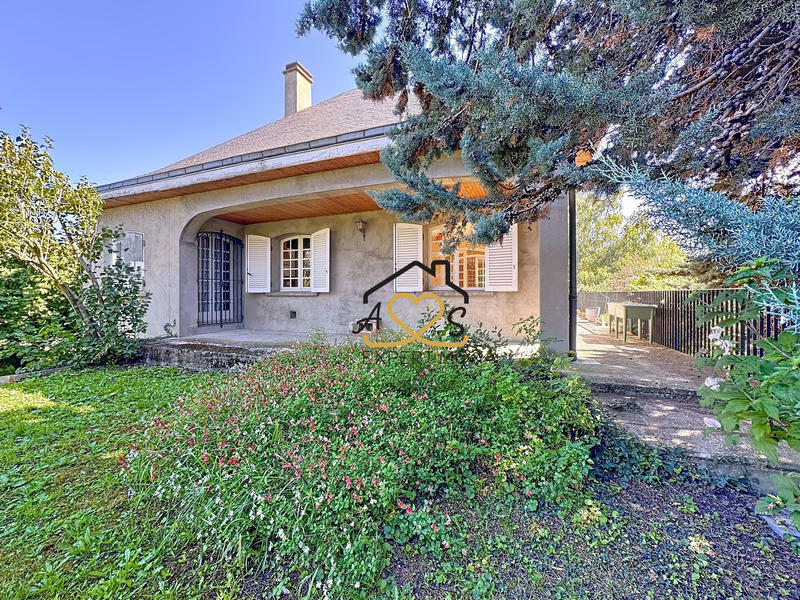 Maison - 240 m² - 11 pièces