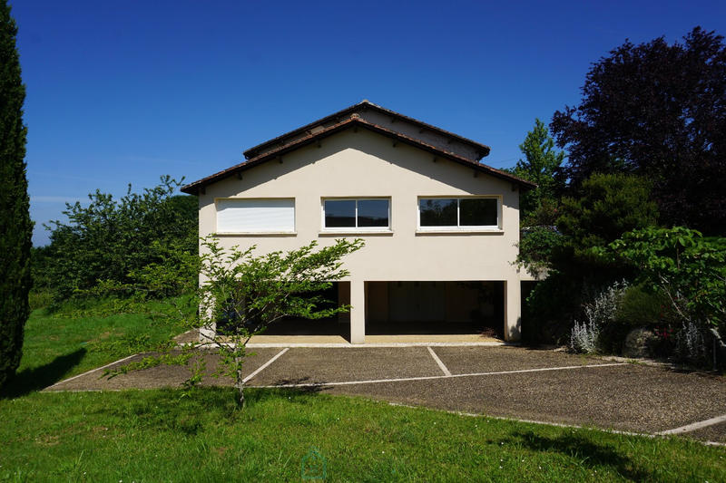 Maison - 219 m² - 9 pièces