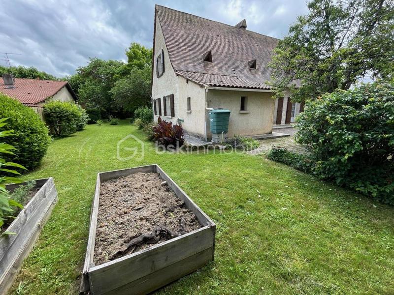 Propriété - 167 m² - 6 pièces