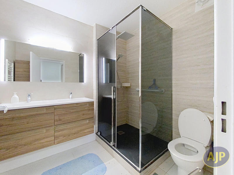 Appartement - 102 m² - 5 pièces