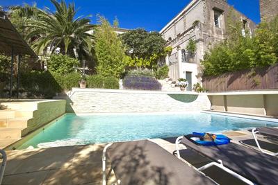 Maison - 615 m² - 16 pièces