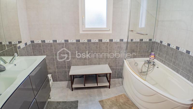 Maison - 138 m² - 5 pièces