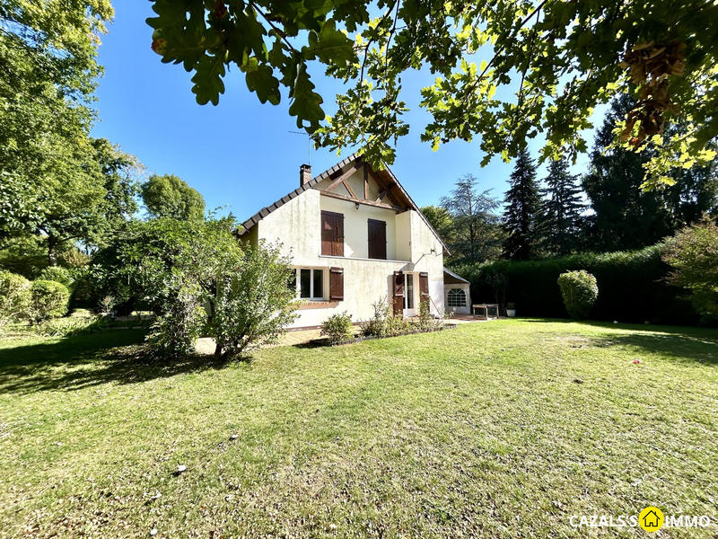 Maison traditionnelle - 263 m² - 11 pièces