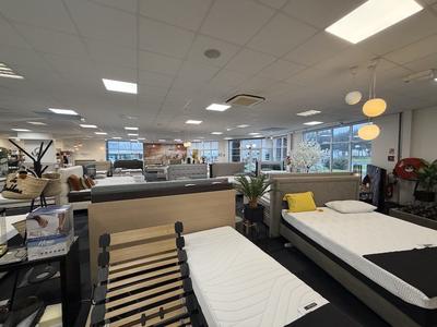 Local commercial - 676 m² - 5 pièces