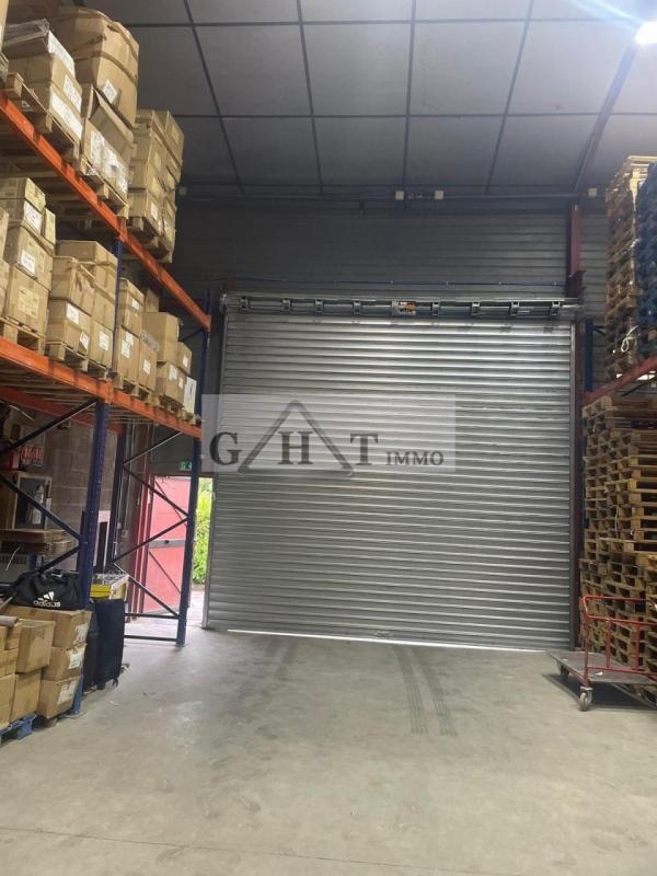 Entrepôt - 1 445 m²