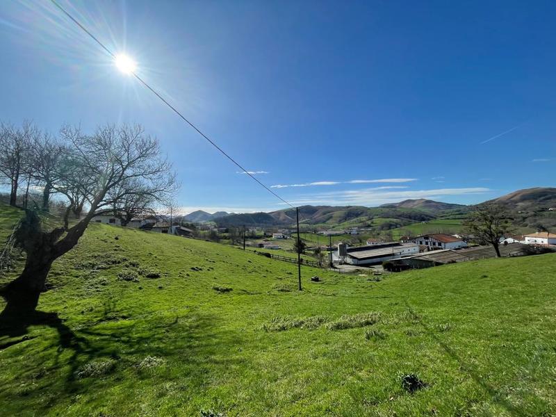 Terrain constructible - 1 900 m²