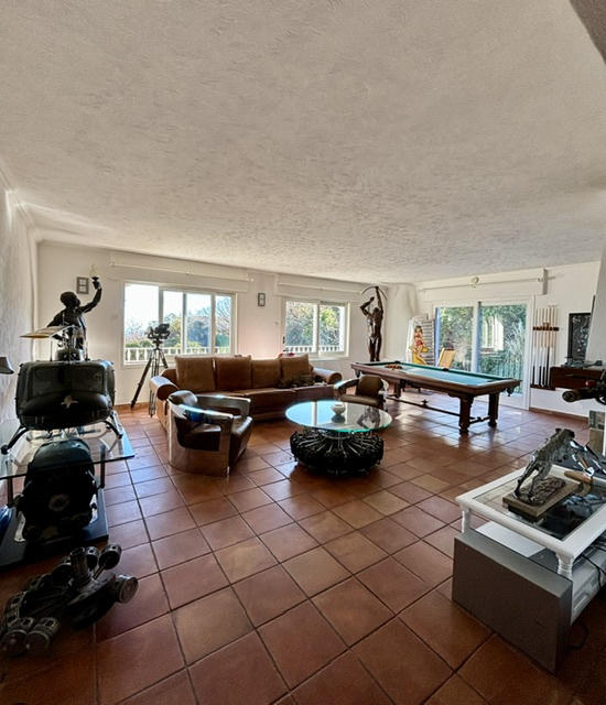 Villa - 305 m² - 10 pièces