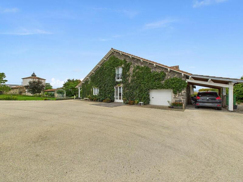 Maison - 239 m² - 6 pièces