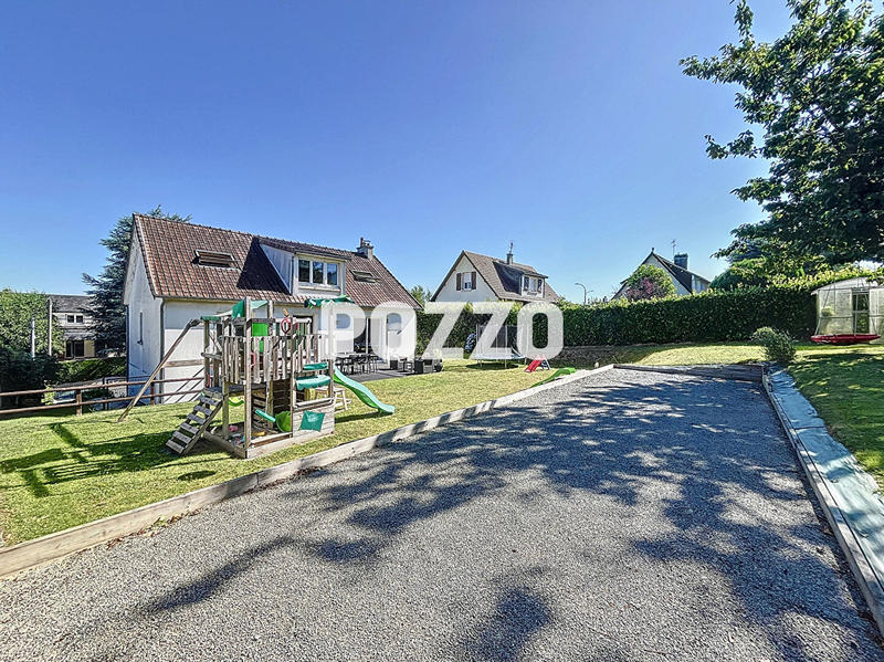 Maison - 102 m² - 5 pièces