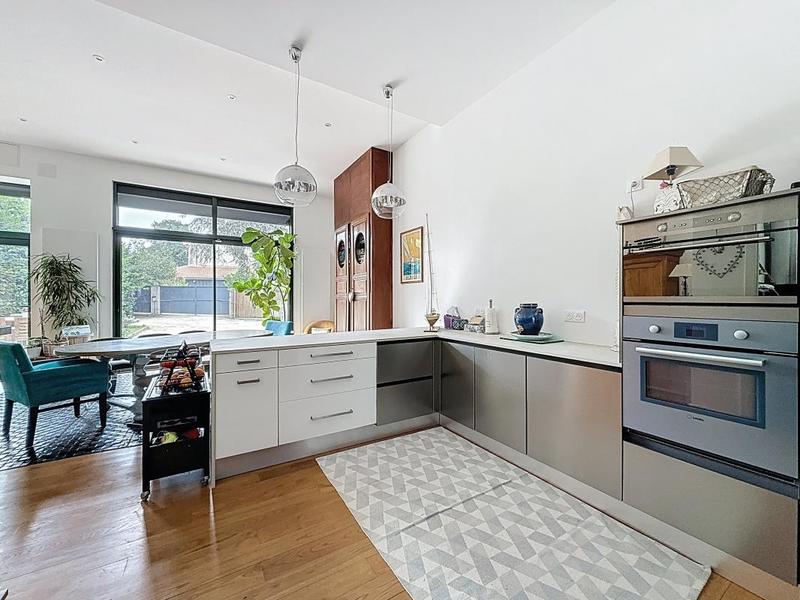 Maison - 275 m² - 7 pièces