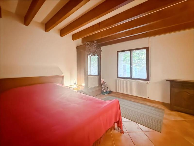 Maison - 240 m² - 9 pièces