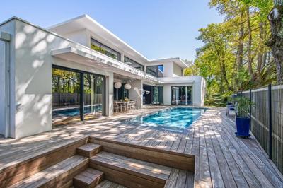 Maison - 234 m² - 7 pièces