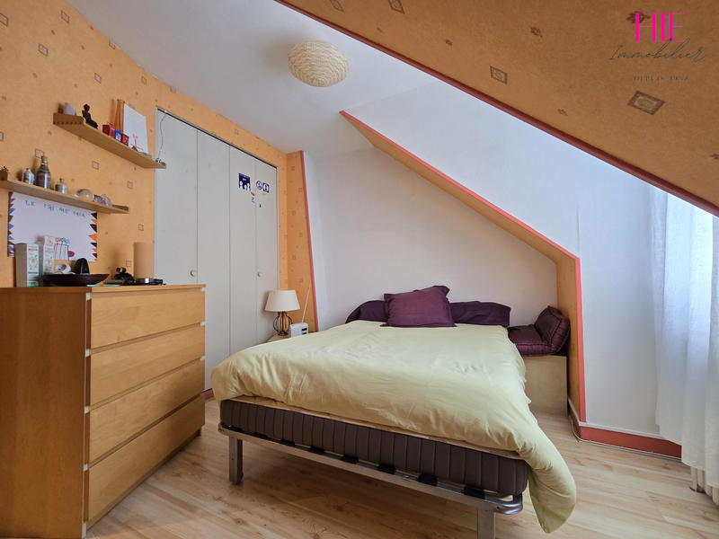 Maison traditionnelle - 90 m² - 6 pièces