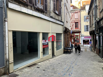 Local commercial - 130 m² - 1 pièce