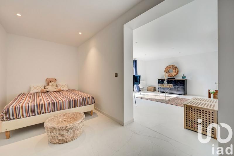 Maison - 288 m² - 8 pièces