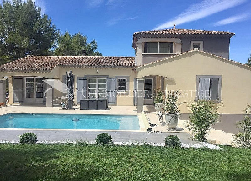 Villa - 200 m² - 7 pièces