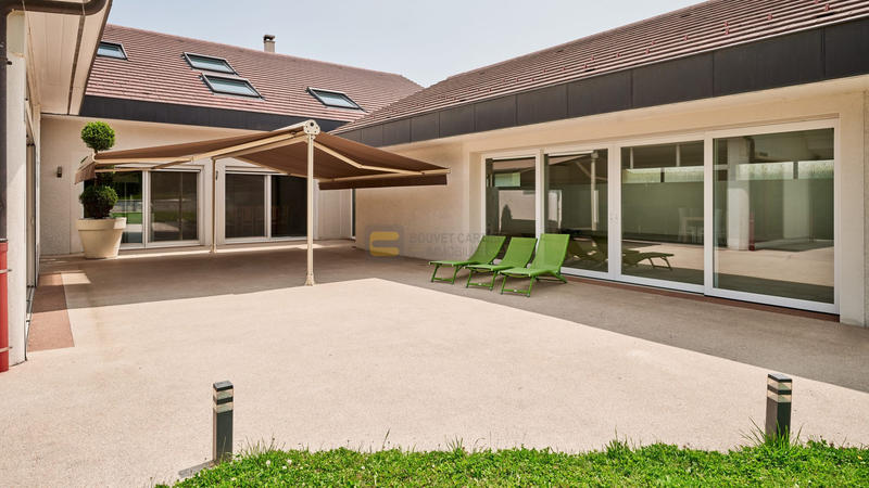 Maison - 520 m² - 10 pièces