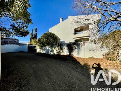 Maison - 310 m² - 10 pièces