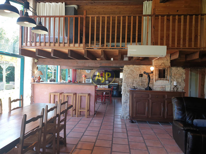 Maison - 227 m² - 6 pièces