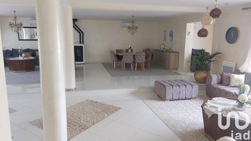 Maison - 229 m² - 7 pièces