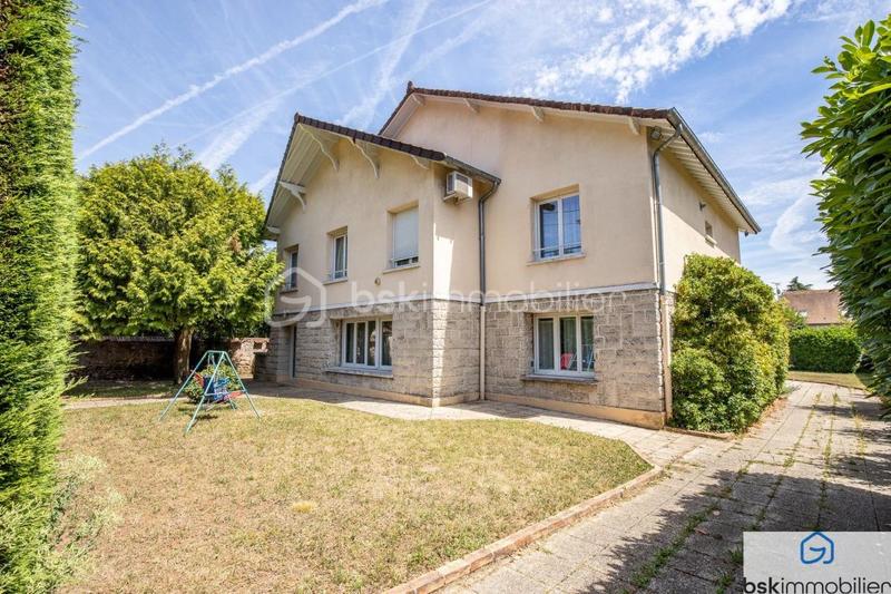 Maison - 320 m² - 10 pièces