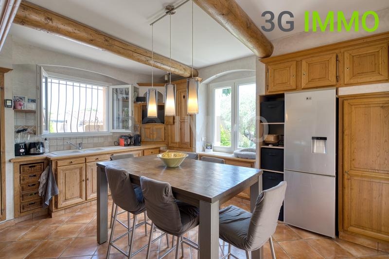 Villa - 180 m² - 8 pièces