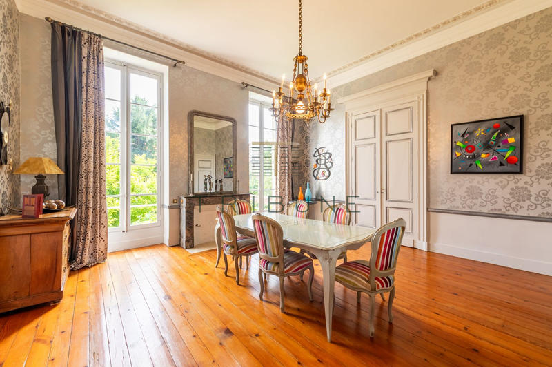 Maison - 500 m² - 10 pièces