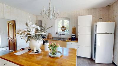 Propriété - 240 m² - 9 pièces