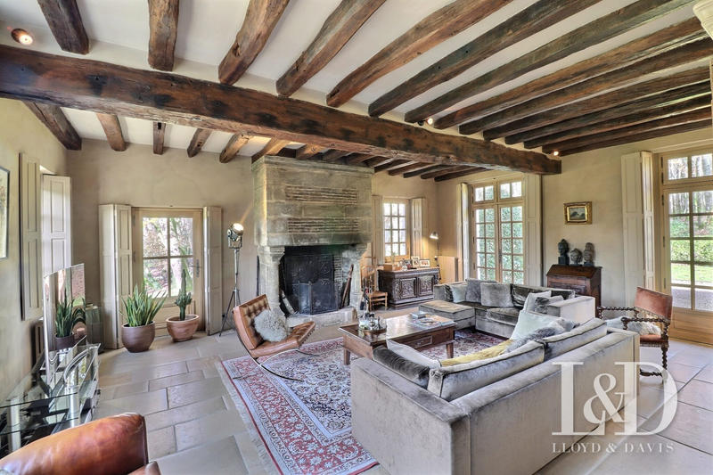 Maison - 303 m² - 10 pièces