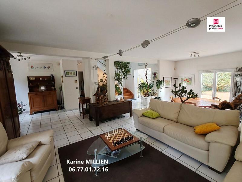 Maison - 204 m² - 6 pièces