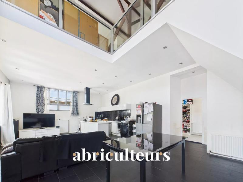 Loft - 117 m² - 6 pièces