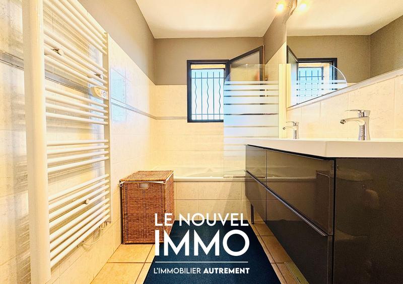 Maison traditionnelle - 90 m² - 4 pièces