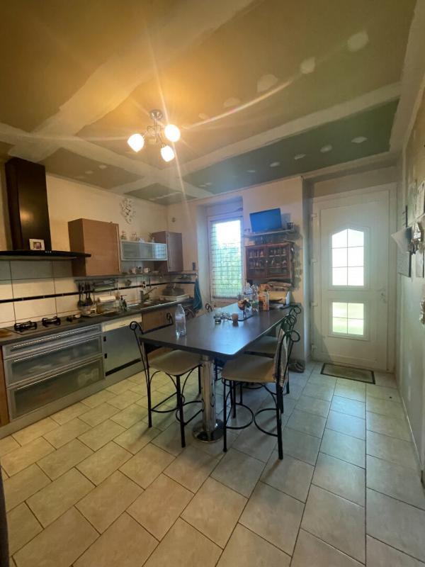 Maison - 99 m² - 5 pièces