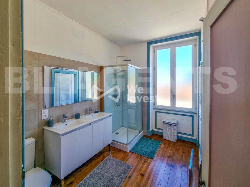 Maison - 245 m² - 7 pièces