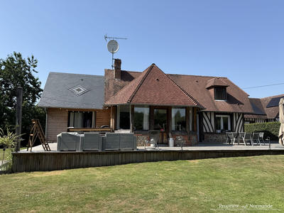 Maison - 215 m² - 8 pièces