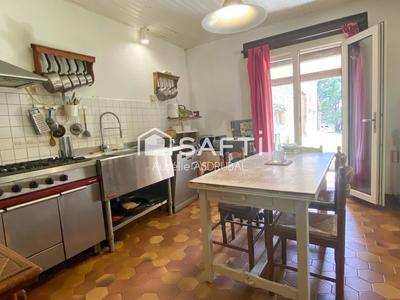 Maison - 230 m² - 10 pièces