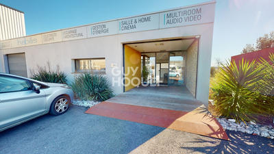 Local d'activité / Entrepôt - 121 m² - 7 pièces