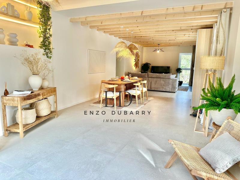 Maison - 260 m² - 6 pièces