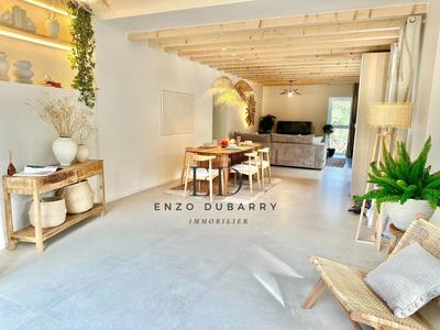 Maison - 260 m² - 6 pièces