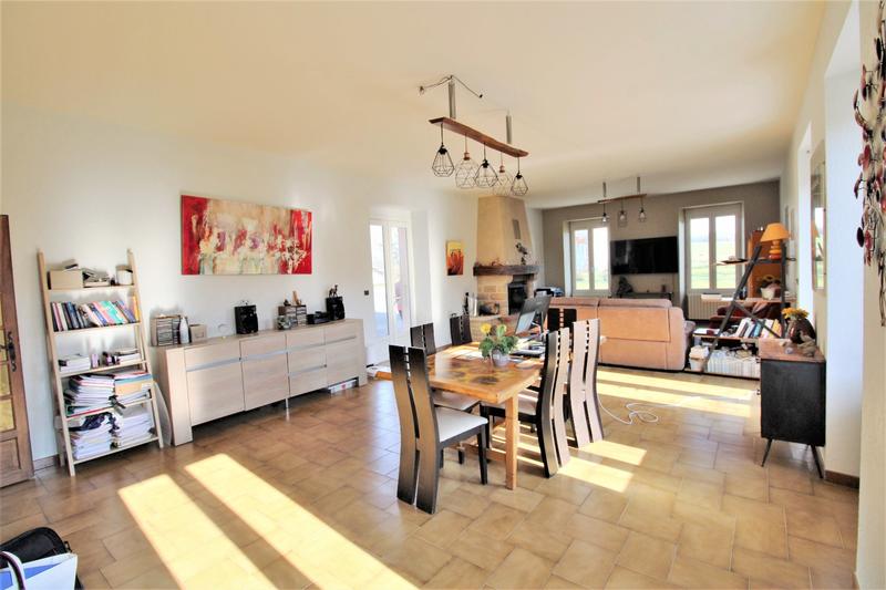 Corps de ferme - 300 m² - 6 pièces