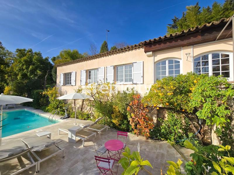 Maison - 235 m² - 6 pièces