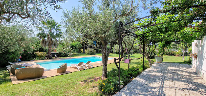 Villa - 262 m² - 7 pièces