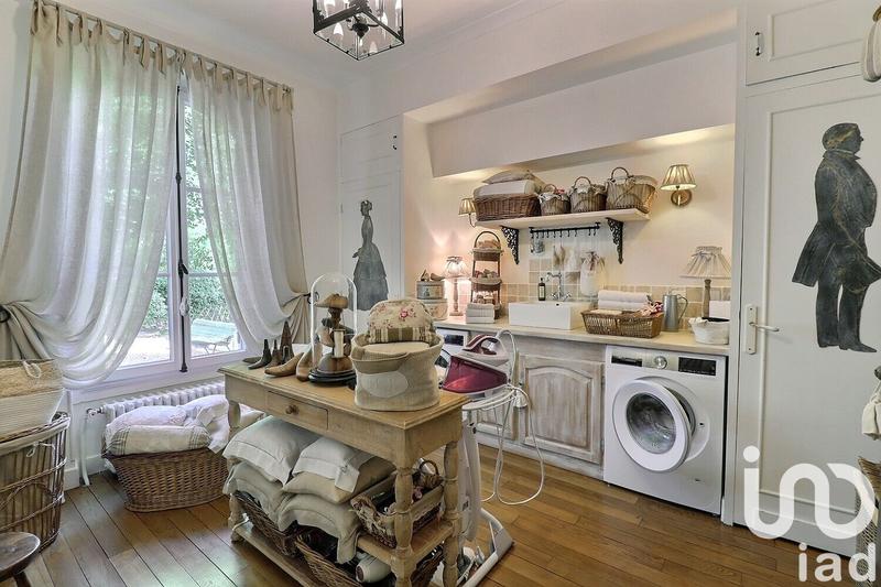 Maison - 250 m² - 10 pièces