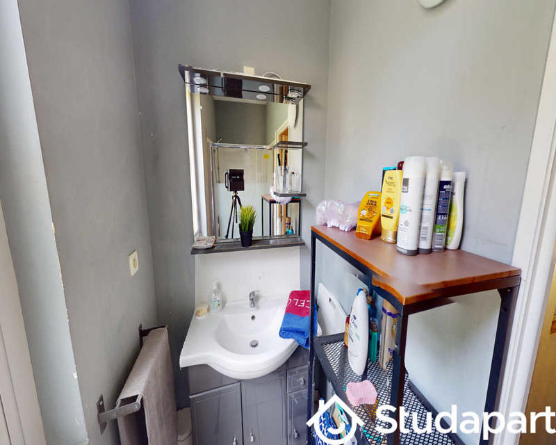 Chambre - 100 m² - 1 pièce