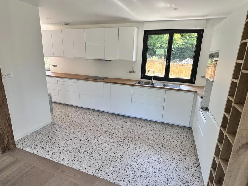 Propriété - 205 m² - 6 pièces