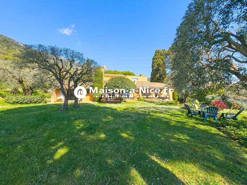 Villa - 240 m² - 7 pièces