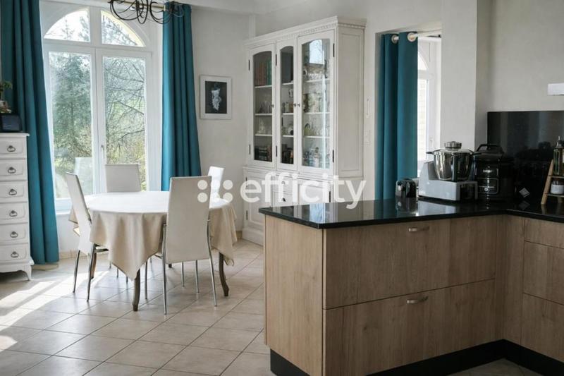 Maison - 254 m² - 9 pièces