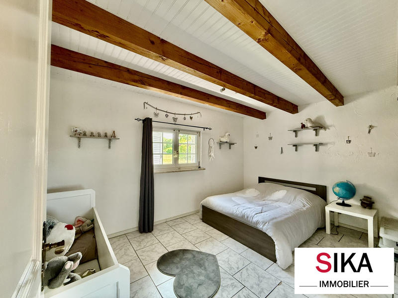 Maison - 220 m² - 8 pièces