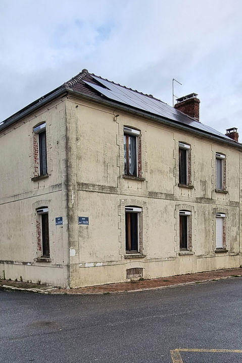 Maison - 230 m² - 7 pièces