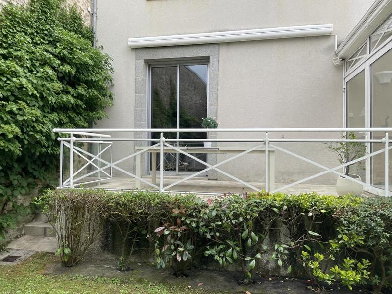 Maison - 222 m² - 10 pièces